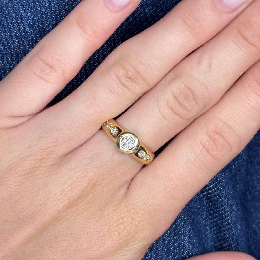 Bague Solitaire en or jaune et diamants - Castafiore