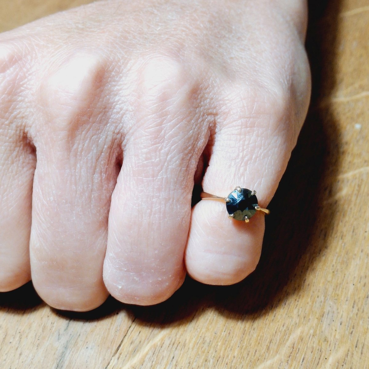 Bague Solitaire en or jaune et hématite - Castafiore