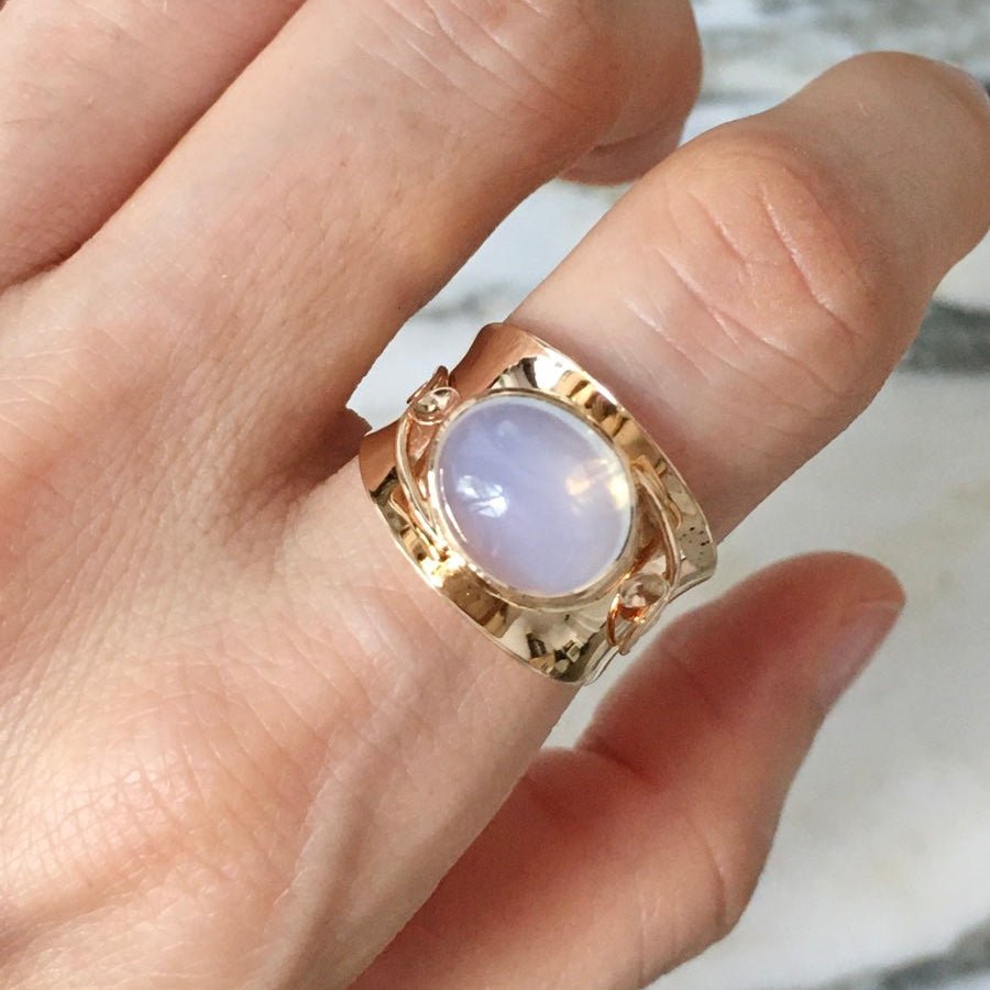 Bague Solitaire en or jaune et pierre de lune - Castafiore