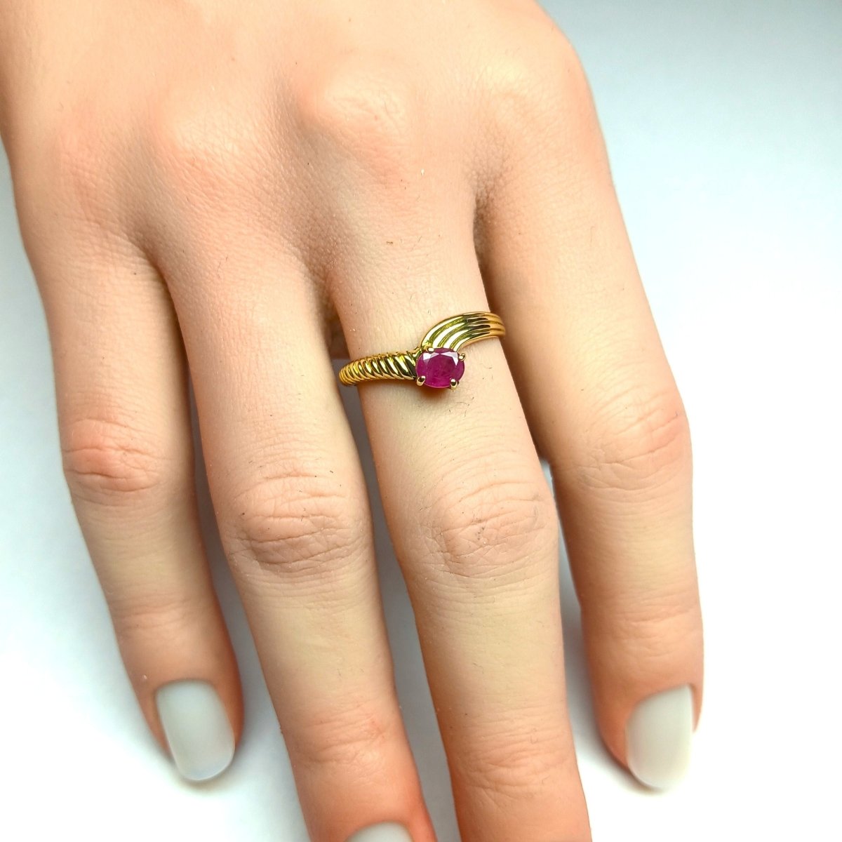 Bague Solitaire en or jaune et rubis - Castafiore