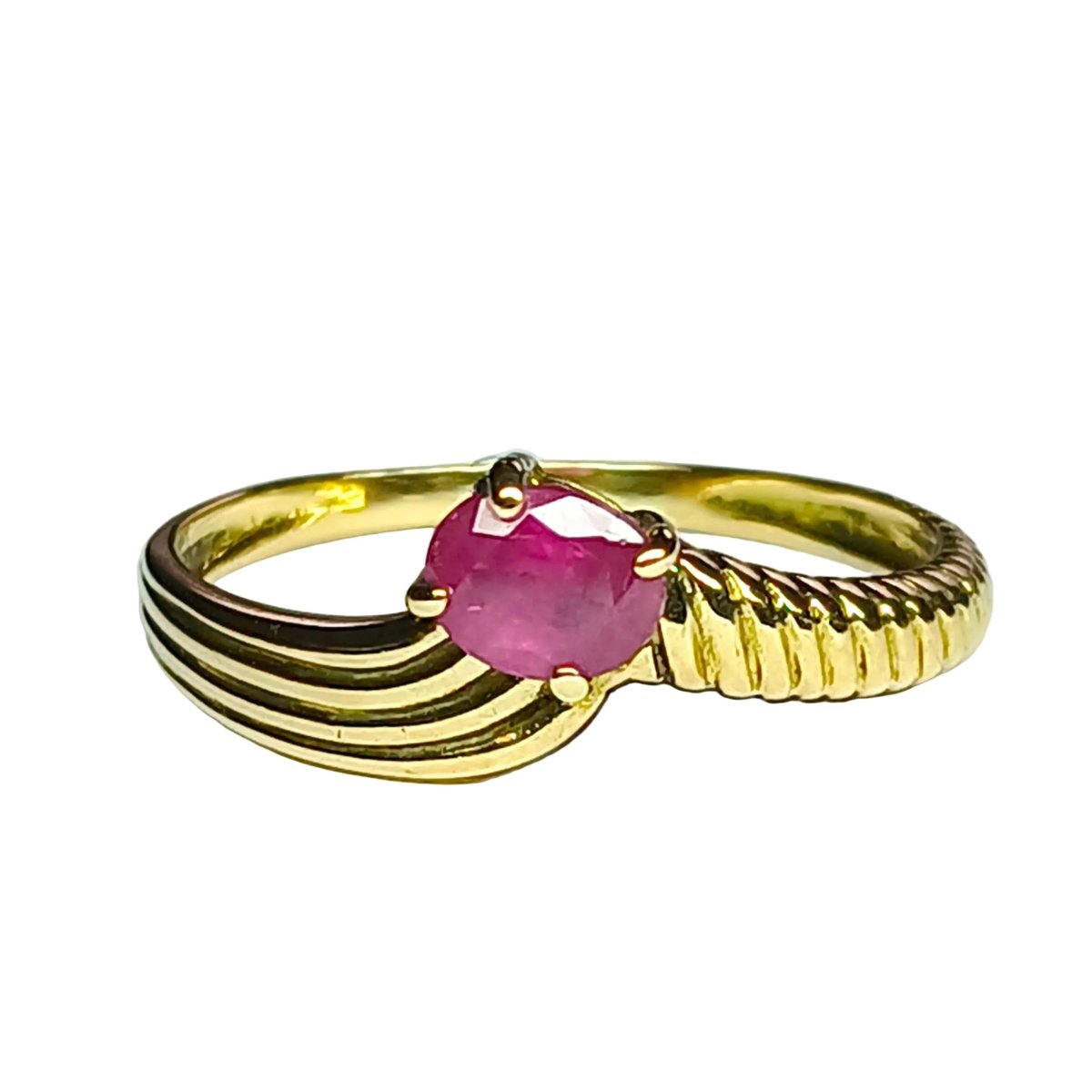 Bague Solitaire en or jaune et rubis - Castafiore