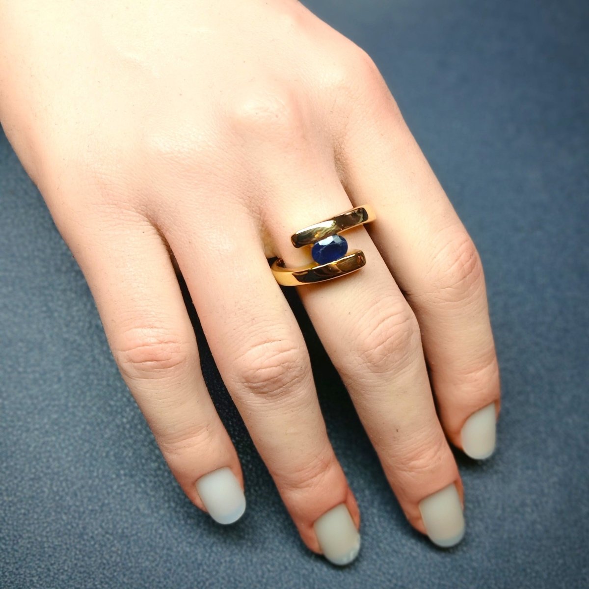 Bague Solitaire en or jaune et saphir - Castafiore