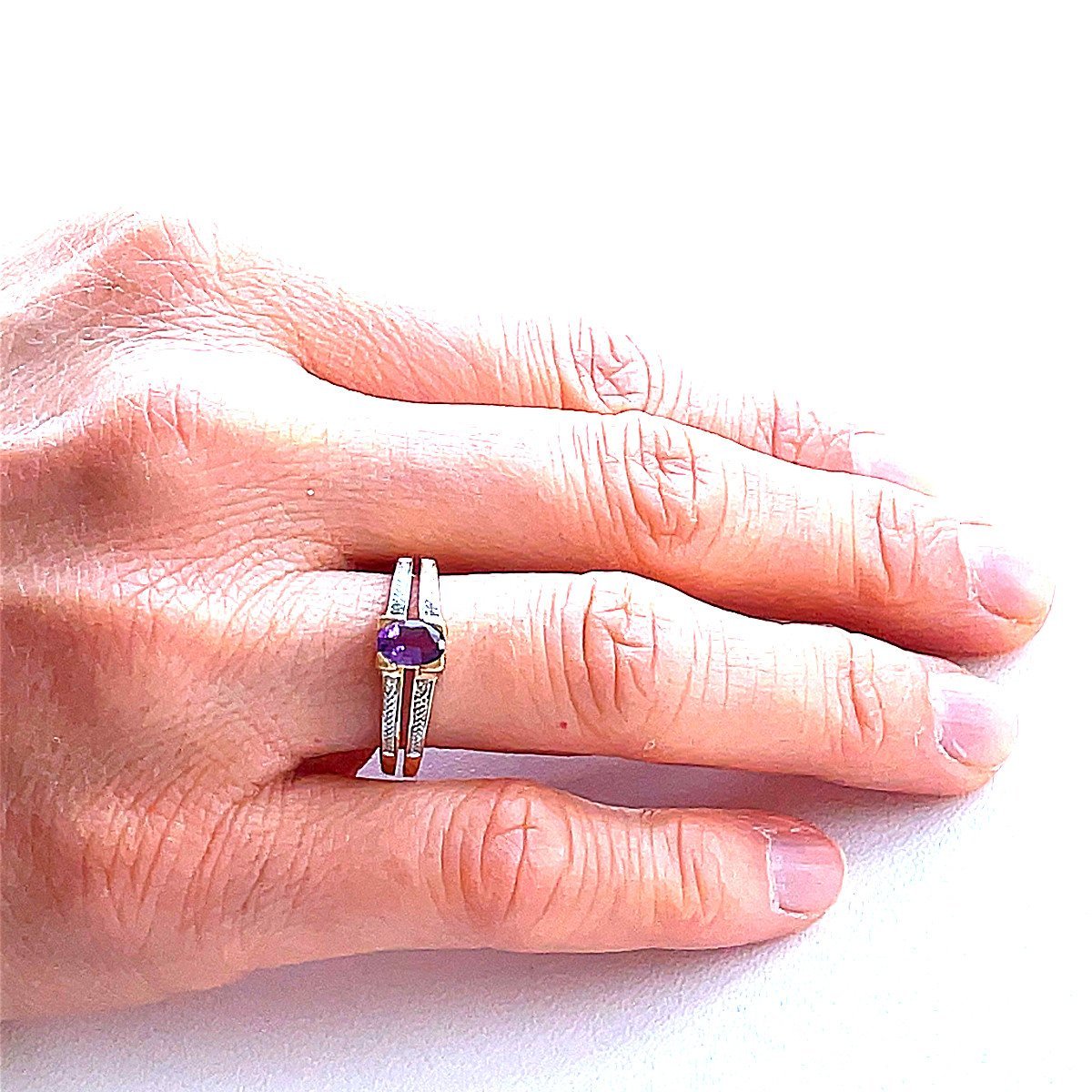 Bague Solitaire en or jaune, or blanc, améthyste, et diamants - Castafiore