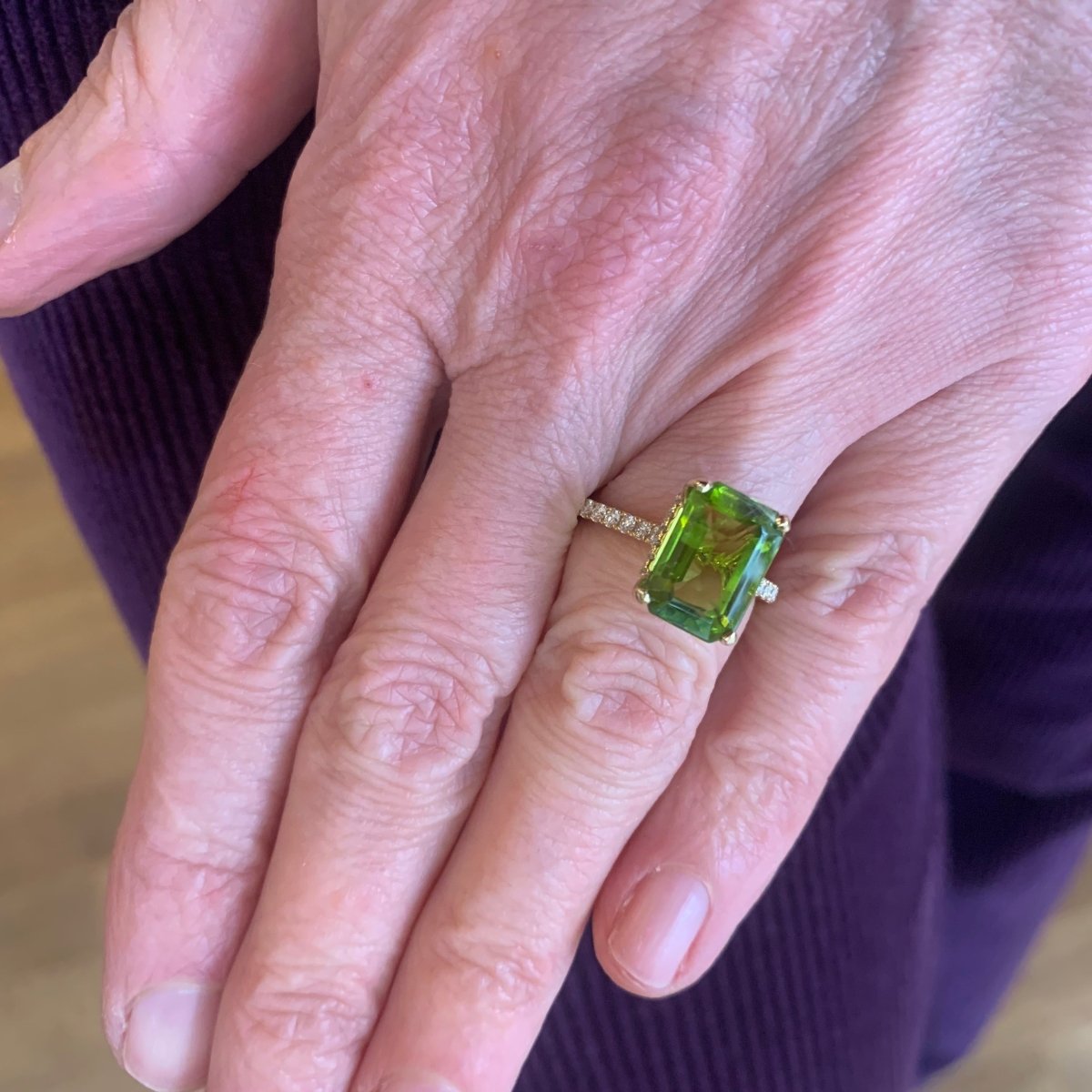 Bague Solitaire en or jaune, péridot et diamants - Castafiore