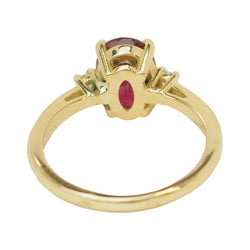 Bague Solitaire en or jaune, rubis et diamants - Castafiore