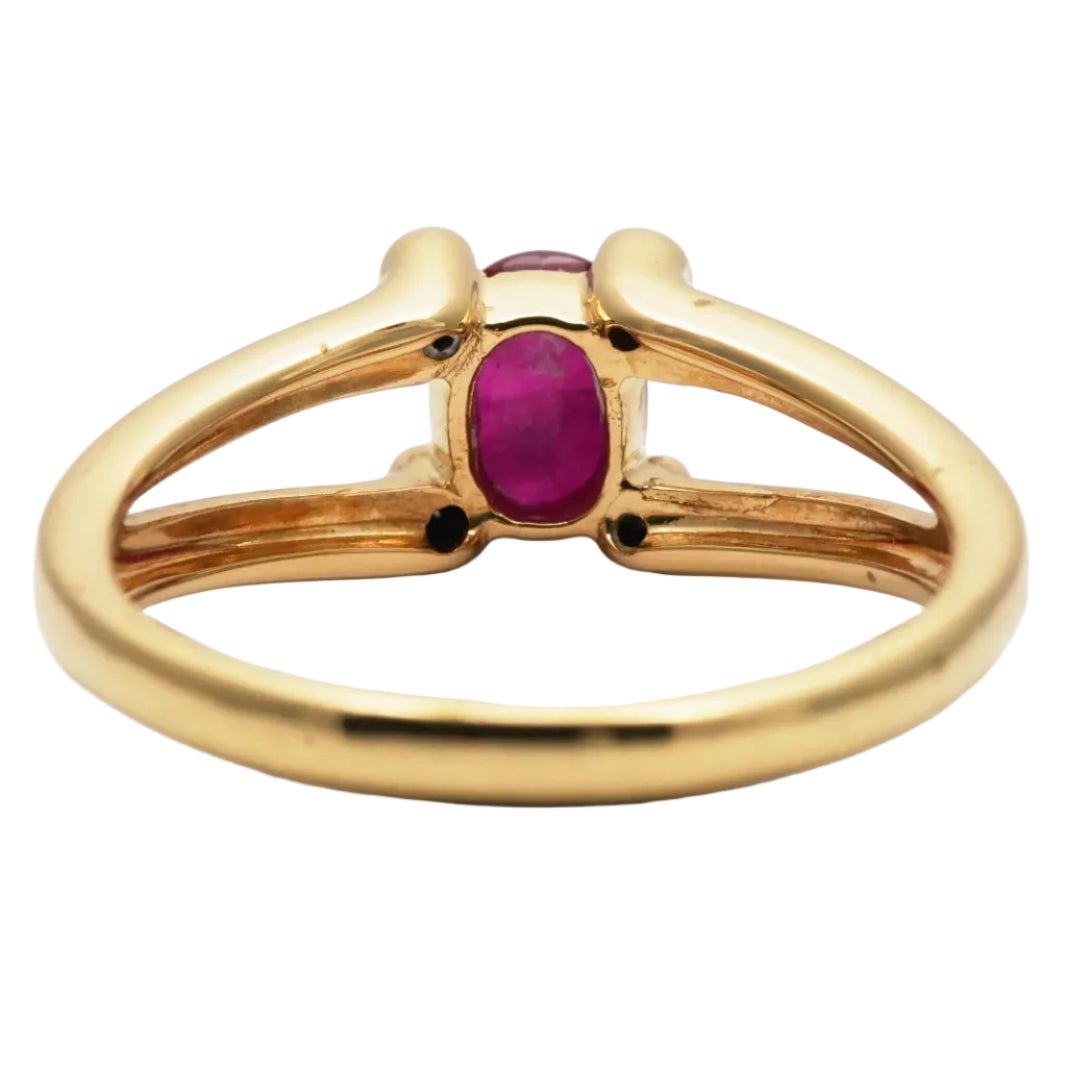 Bague Solitaire en or jaune, rubis et diamants - Castafiore