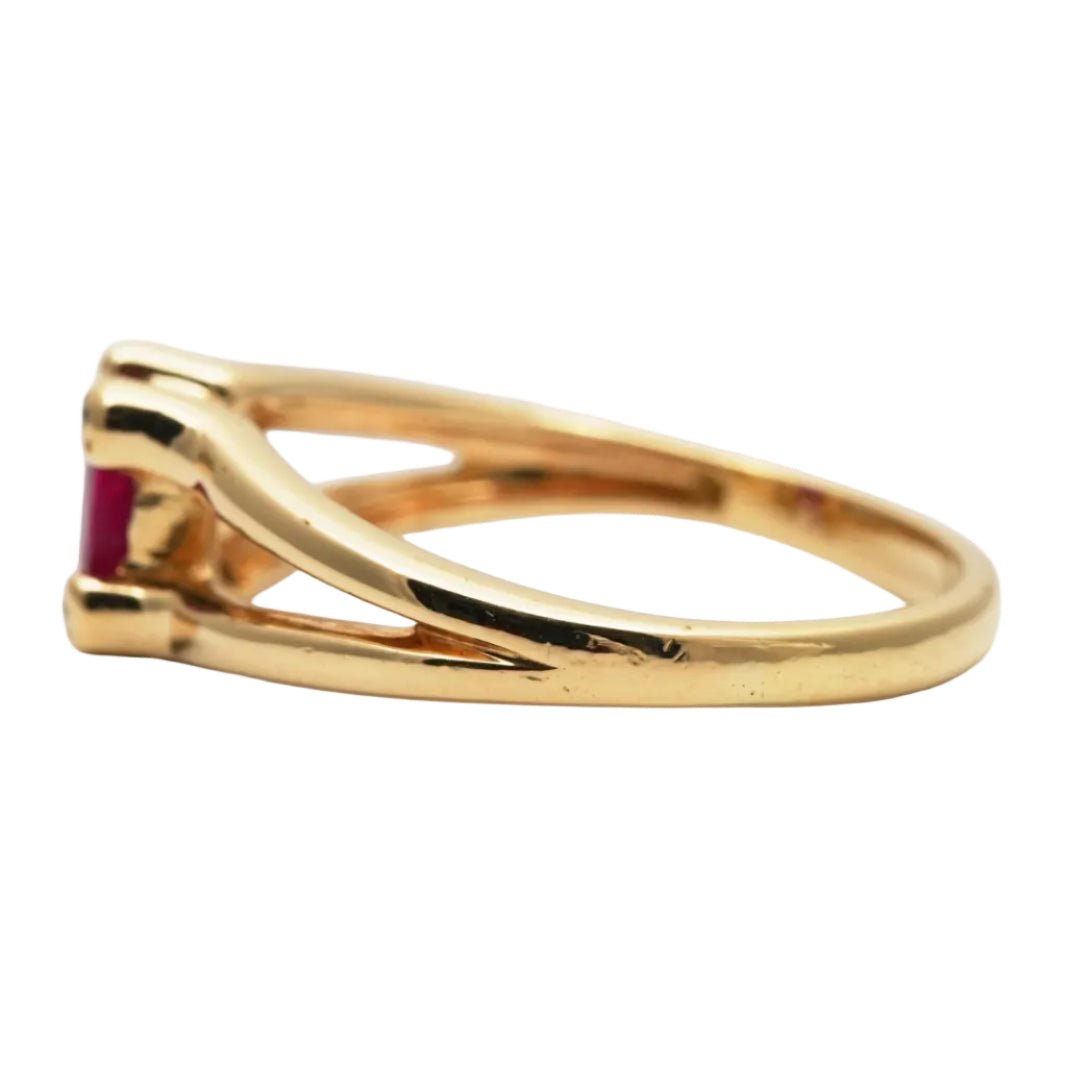 Bague Solitaire en or jaune, rubis et diamants - Castafiore