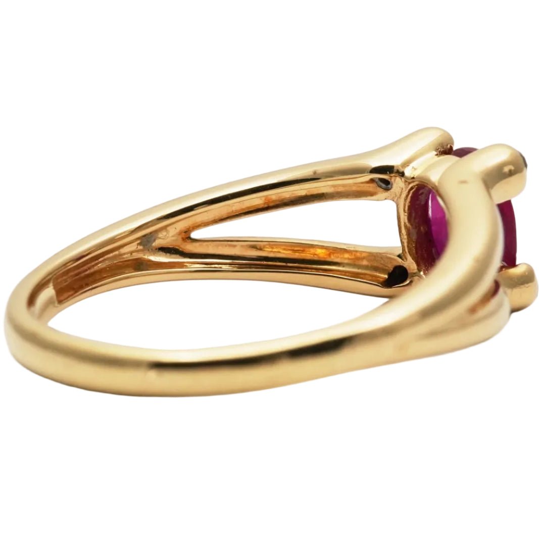 Bague Solitaire en or jaune, rubis et diamants - Castafiore
