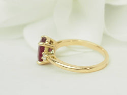 Bague Solitaire en or jaune, rubis et diamants - Castafiore