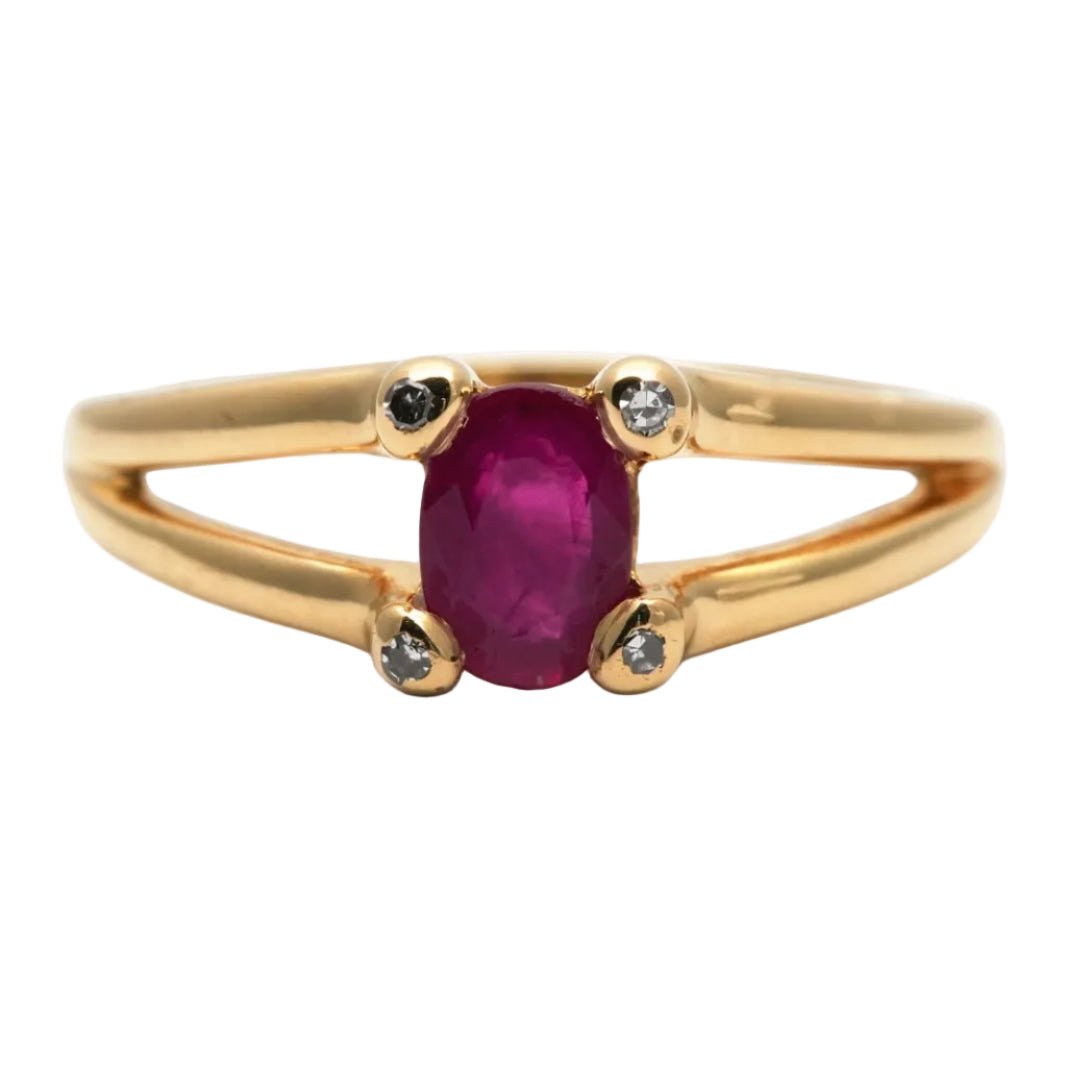 Bague Solitaire en or jaune, rubis et diamants - Castafiore