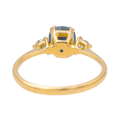 Bague Solitaire en or jaune, saphir et diamants - Castafiore