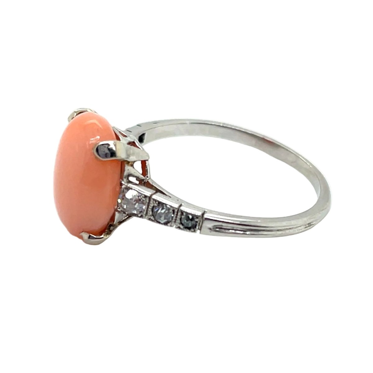 Bague Solitaire en platine, corail et diamants - Castafiore
