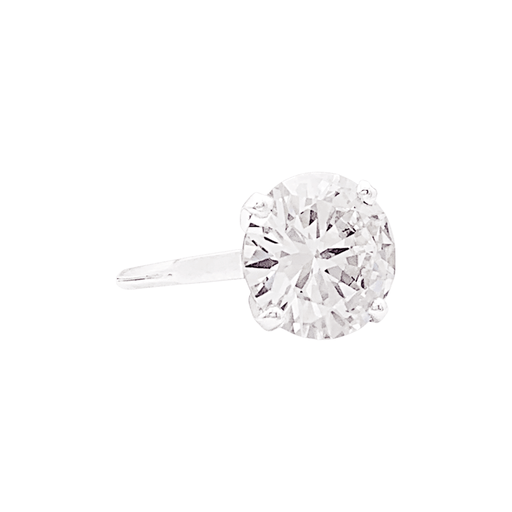 Ring at paltinium set with a diamond 5.01 carats.