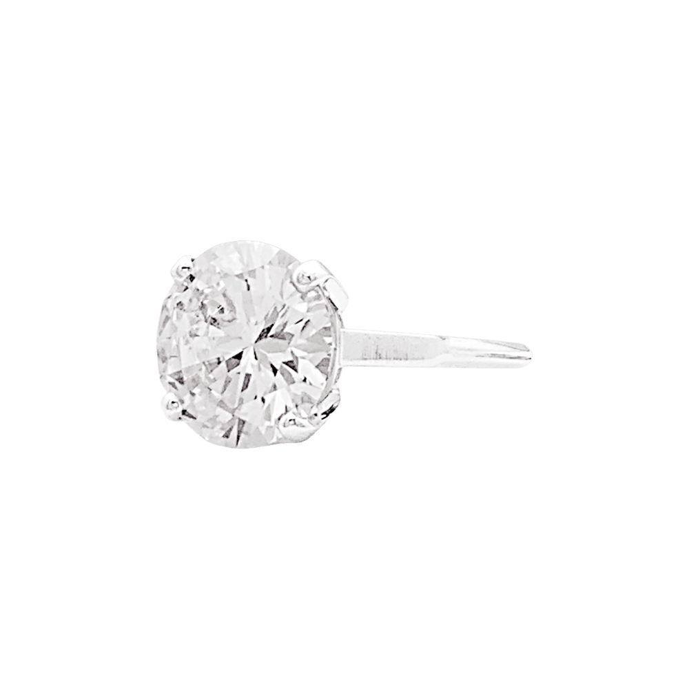 Ring at paltinium set with a diamond 5.01 carats.