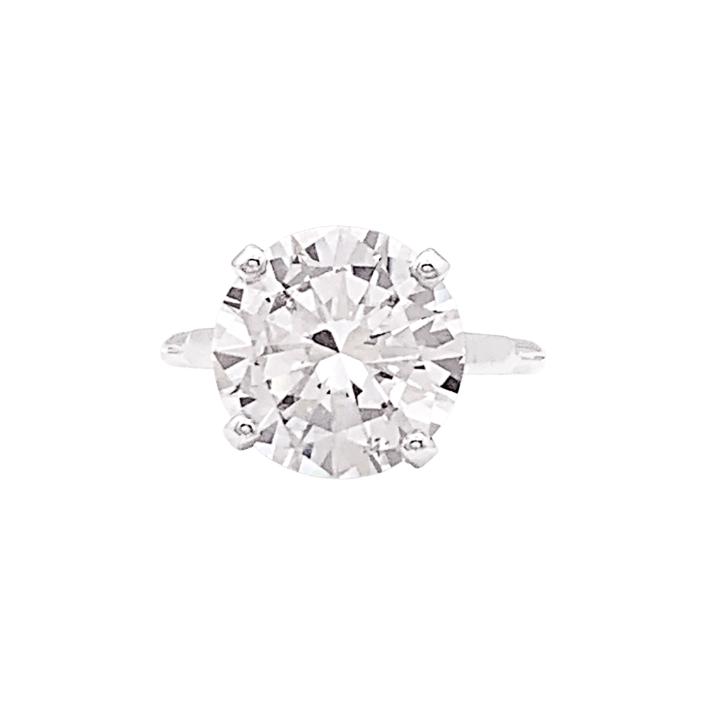 Ring at paltinium set with a diamond 5.01 carats.