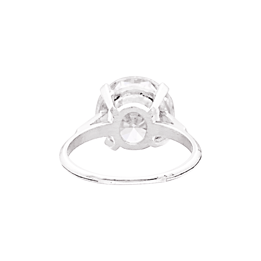 Ring at paltinium set with a diamond 5.01 carats.