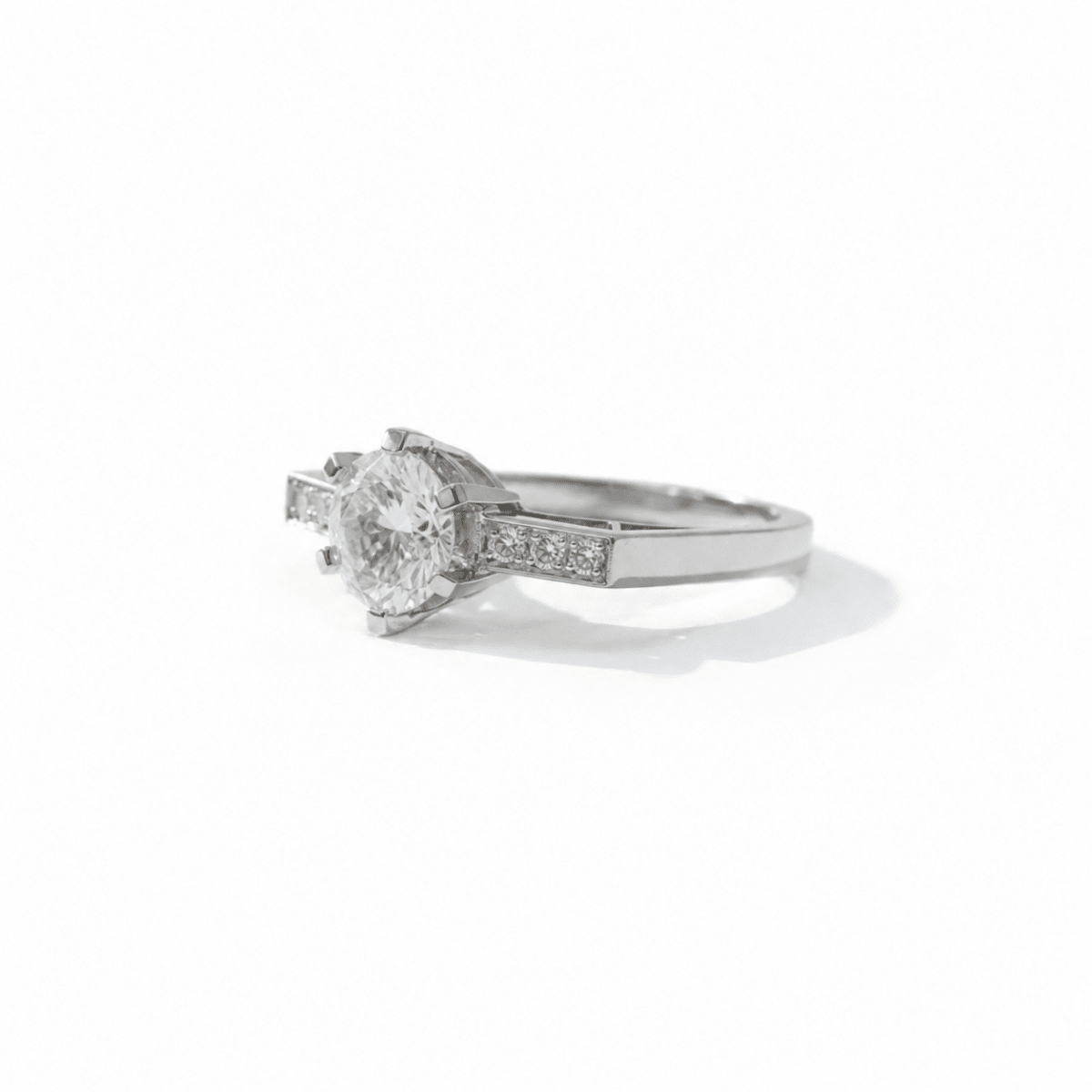 Bague Solitaire en platine et diamants - Castafiore