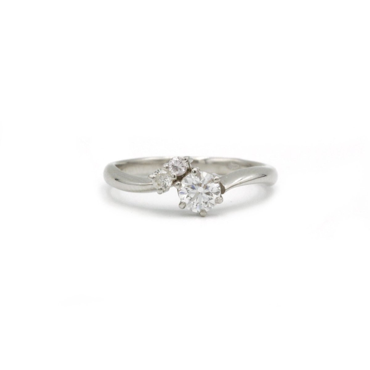 Bague Solitaire en platine et diamants - Castafiore