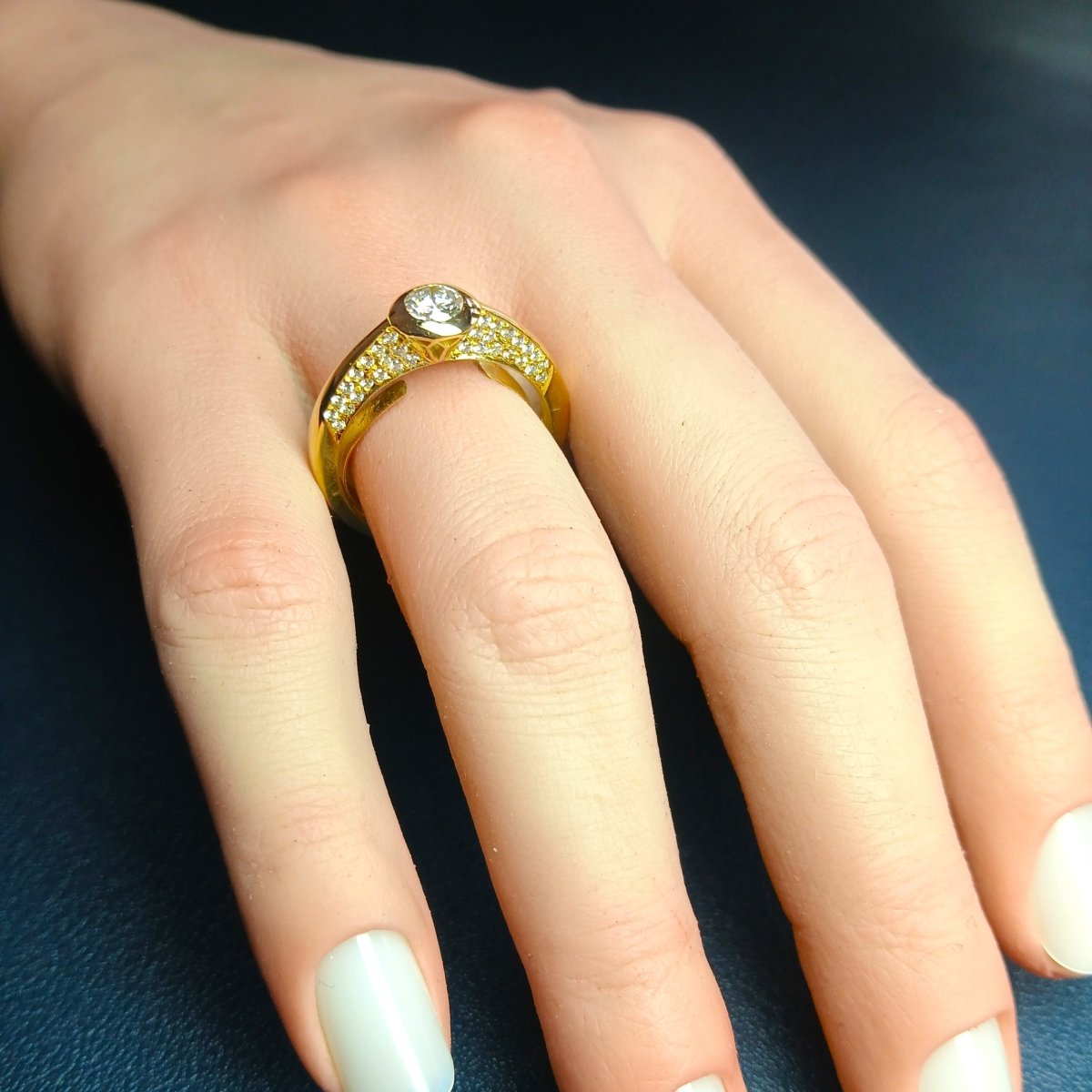 Bague Solitaire KORLOFF en or jaune et diamants - Castafiore