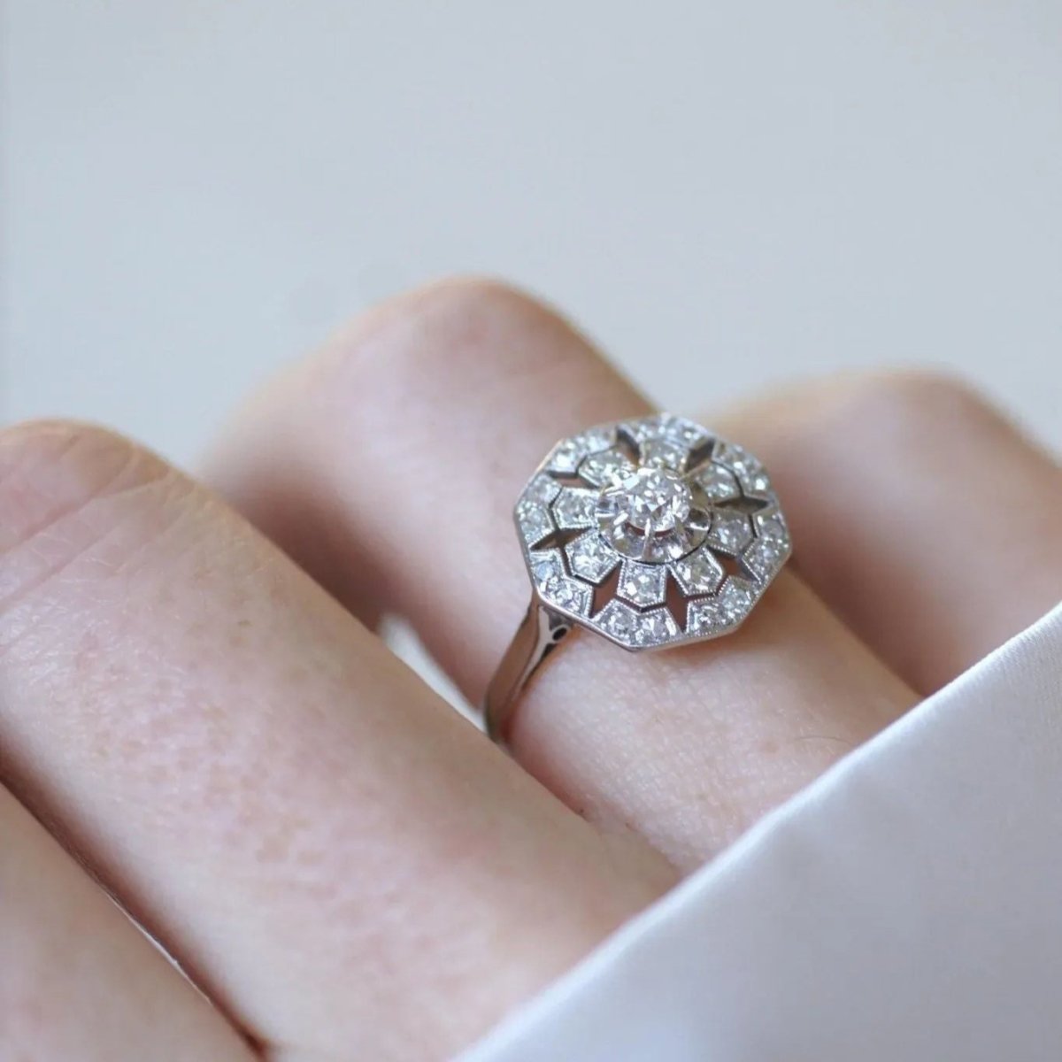 Bague solitaire or blanc, platine et diamants - Castafiore