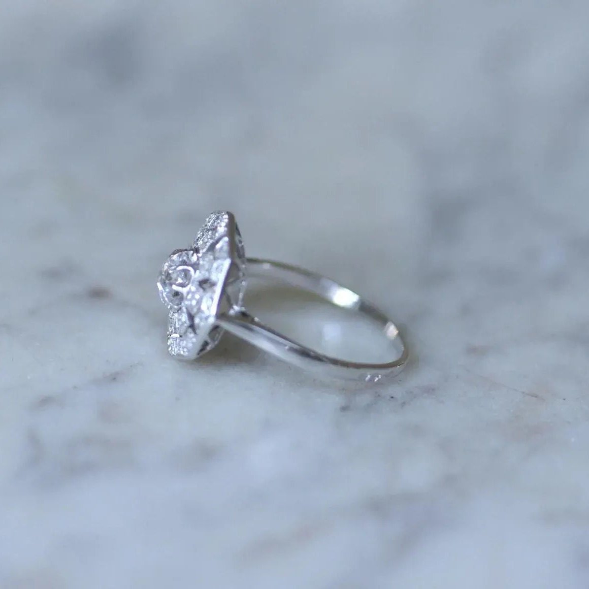 Bague solitaire or blanc, platine et diamants - Castafiore