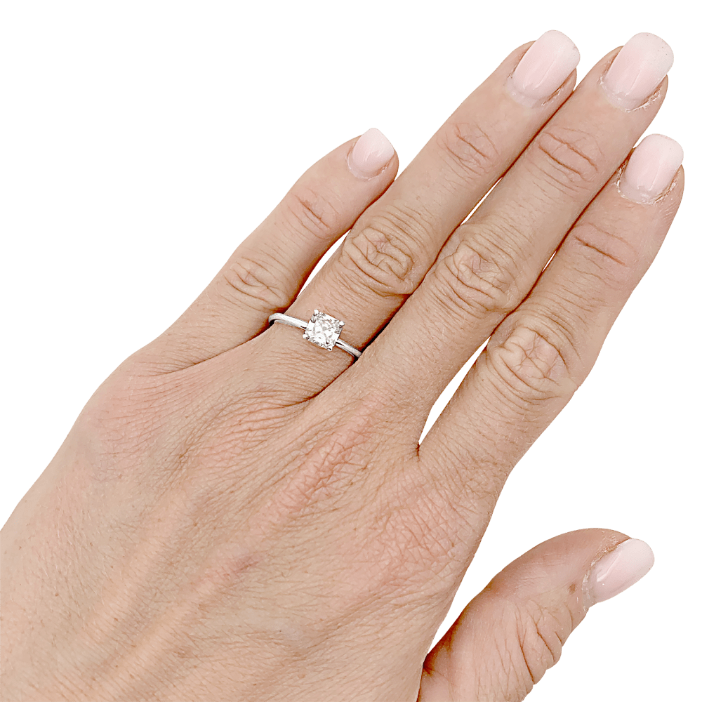 Ring Tiffany & Co solitaire, "True", paltinium and diamond.