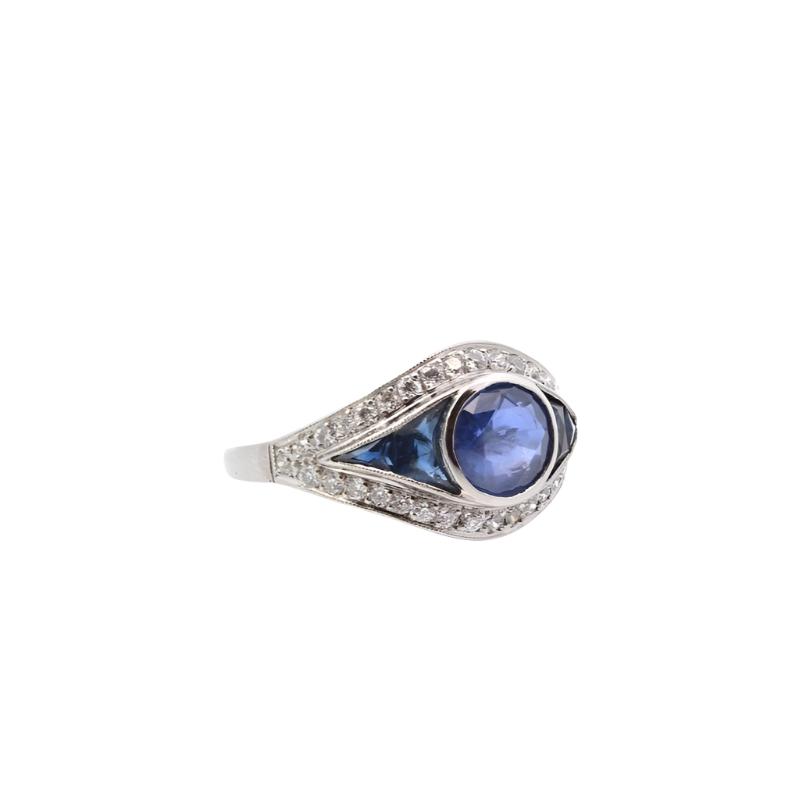 Bague style Art Déco en saphir et diamants - Castafiore