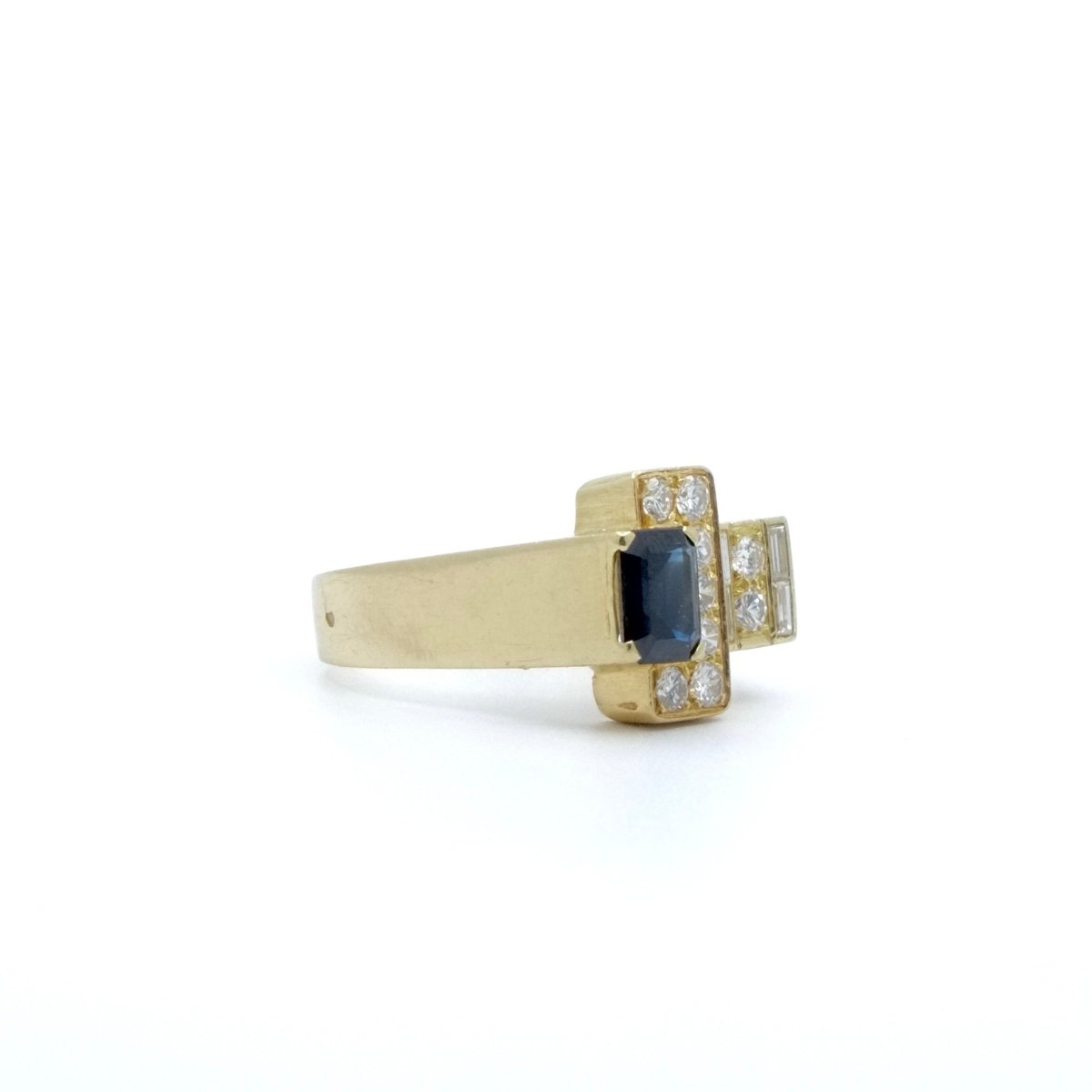 Bague tank asymétrique en or jaune et saphir - Castafiore