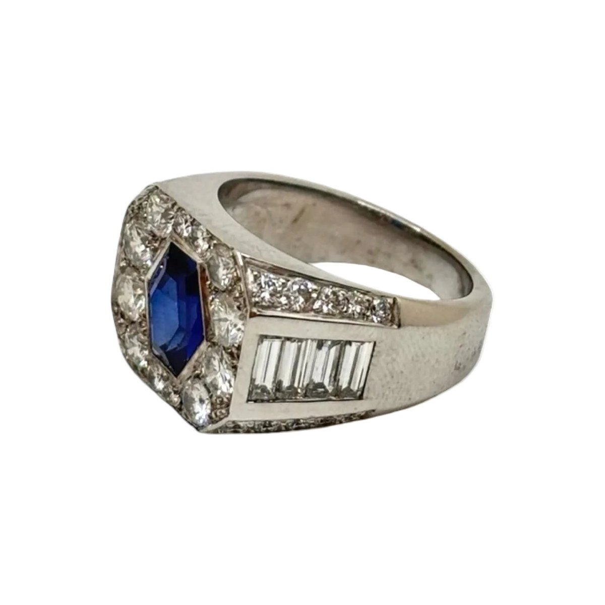 Bague Tank en or blanc, saphir et diamants - Castafiore