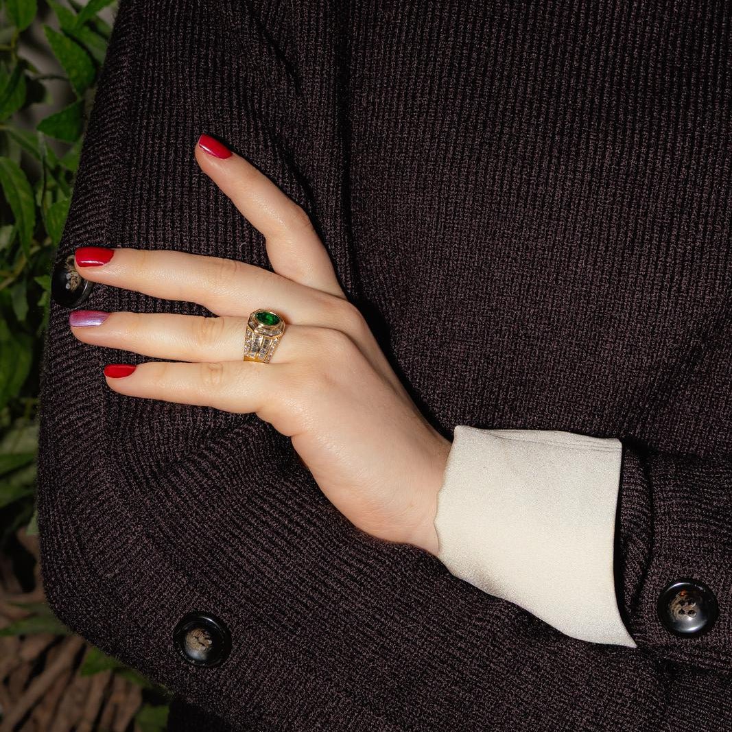 Bague Tank en or jaune, émeraude et diamants - Castafiore