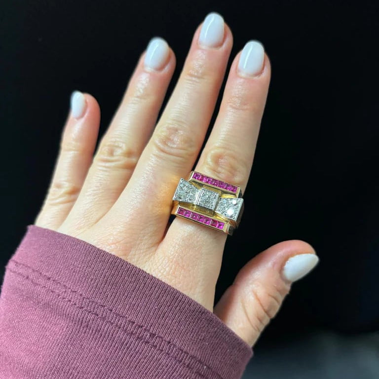 Bague Tank en or jaune, rubis et diamants - Castafiore