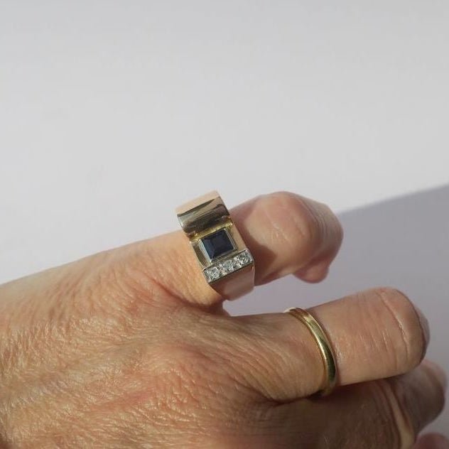 Bague Tank en or rose, platine, saphir, et diamants - Castafiore