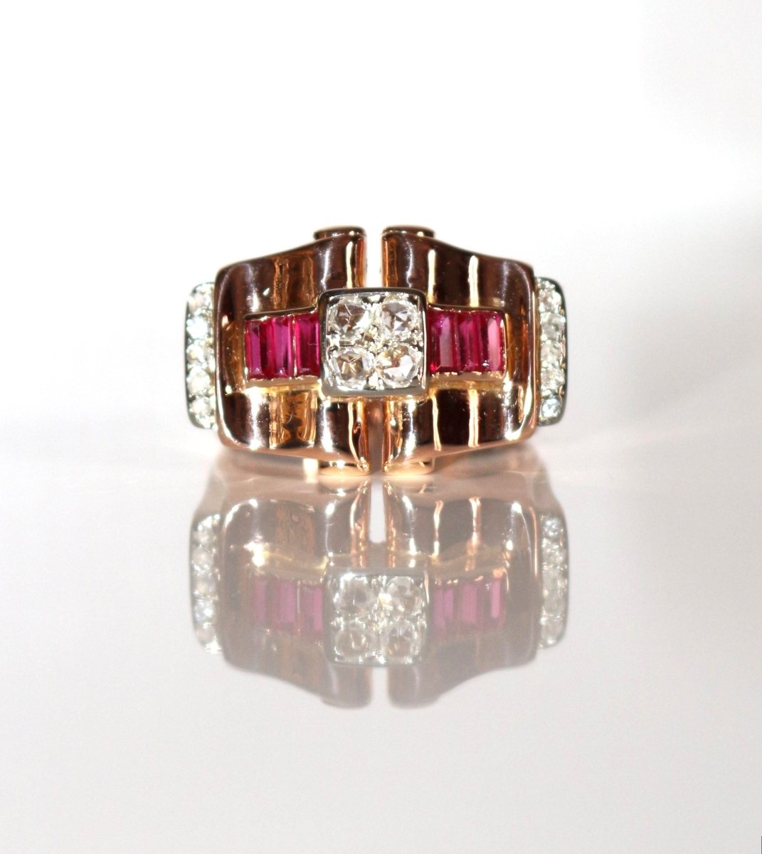 Bague Tank Pont en or rose avec rubis et diamants - Castafiore