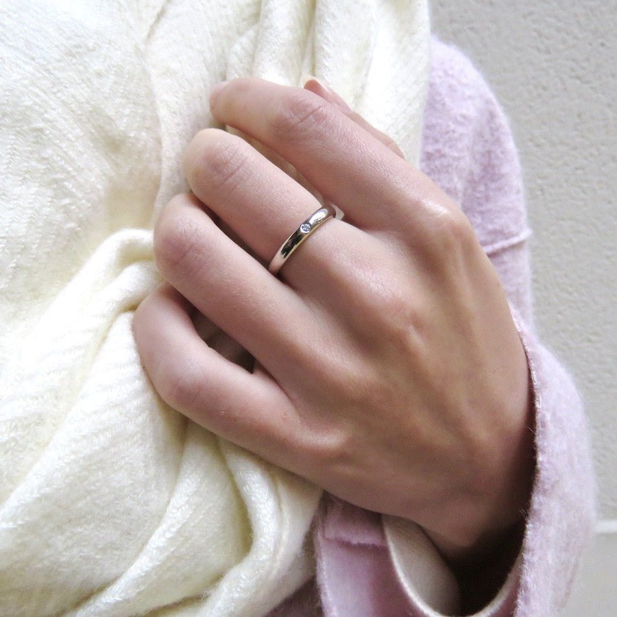 Bague Tiffany & Co en platine avec un diamant brillant de 0,02 Cts. Taille 52 - Castafiore