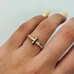 Bague TIFFANY & CO. "Tiffany T" en or rose et diamants - Castafiore