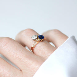 Bague Toi et Moi en or rose, platine, saphir, et diamant - Castafiore