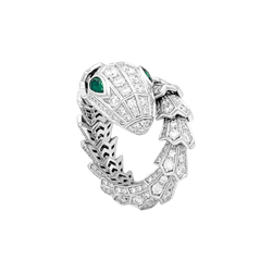 Bague Toi & Moi BULGARI "Serpenti", en or blanc, émeraudes et diamants - Castafiore