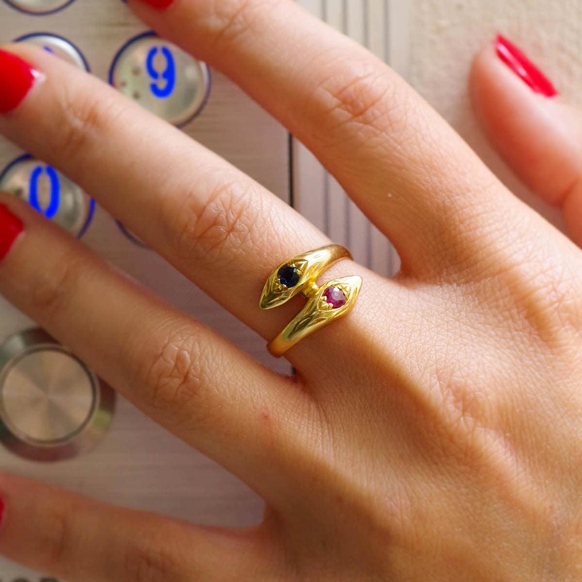 Bague Toi & Moi WEMPE en or jaune, saphir et rubis - Castafiore