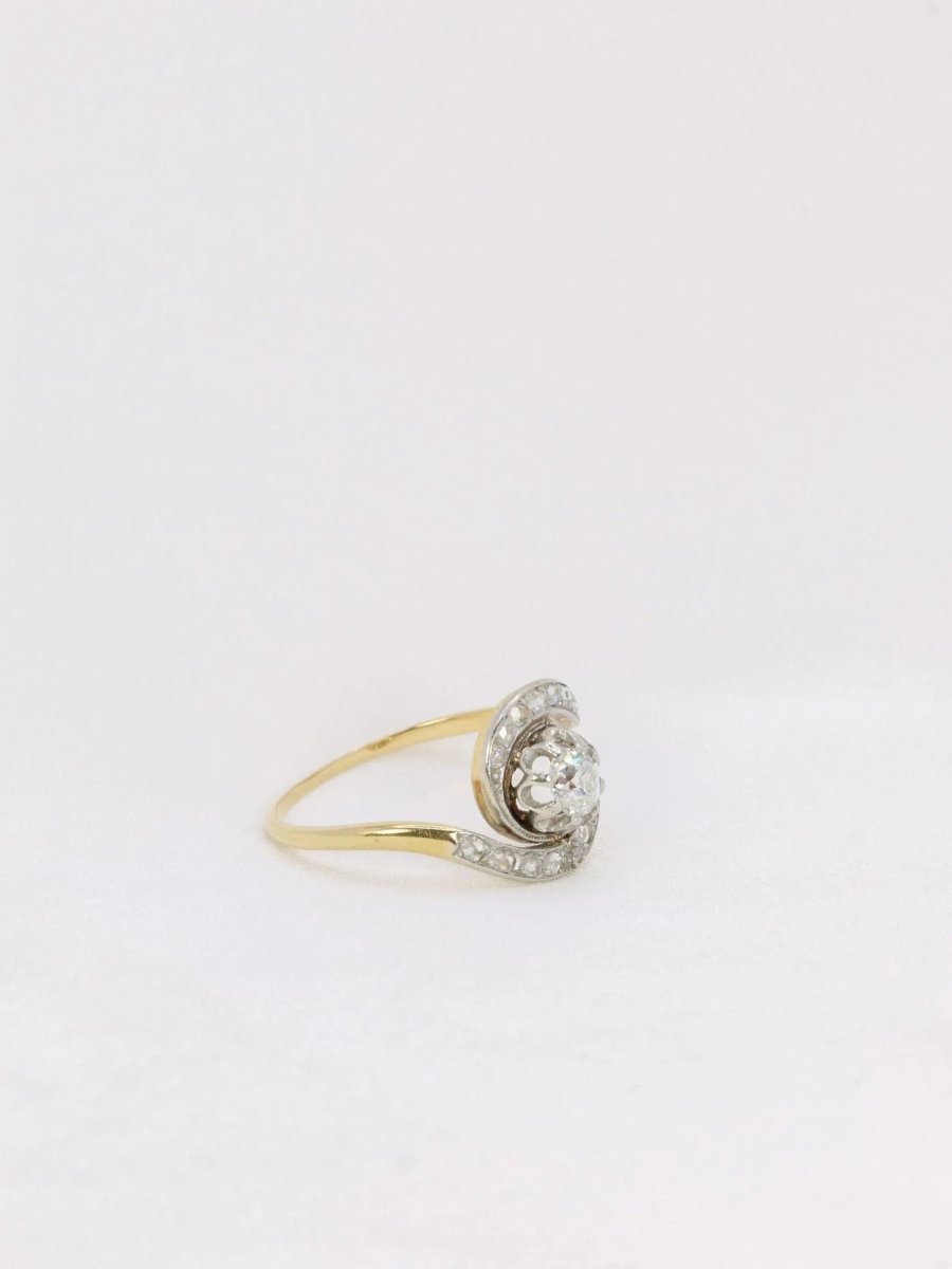 Bague tourbillon en or et diamant taille ancienne - Castafiore