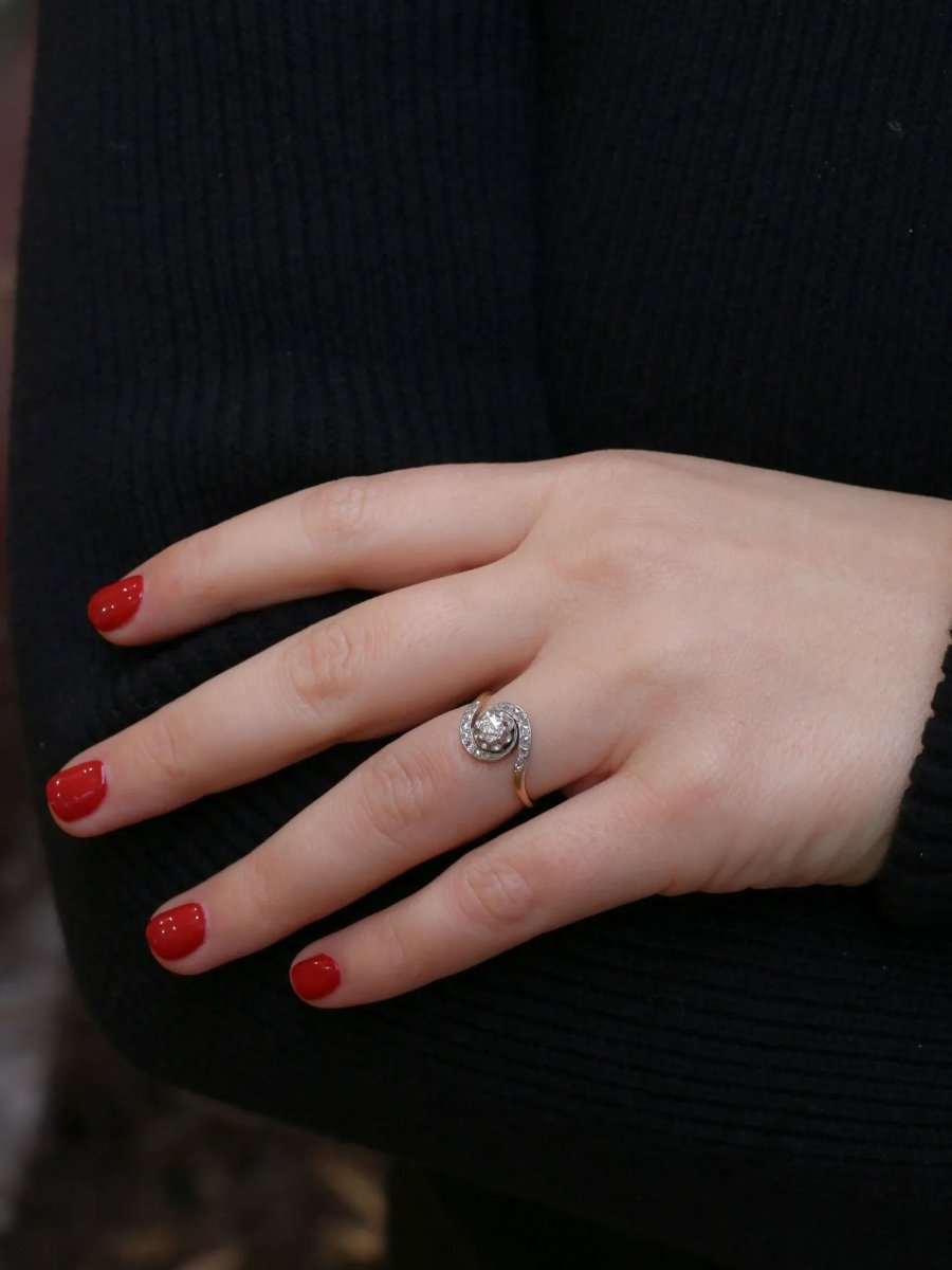 Bague tourbillon en or et diamant taille ancienne - Castafiore