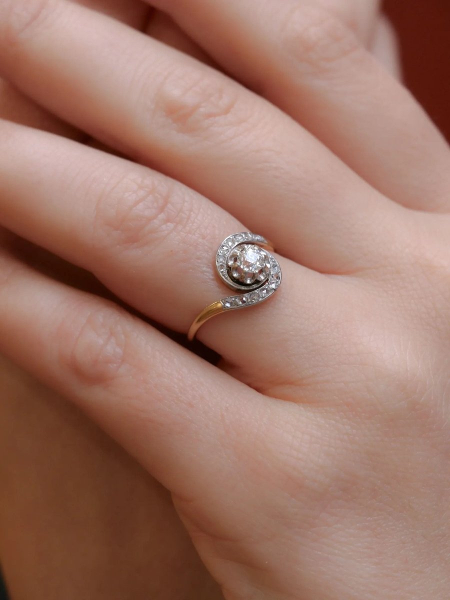 Bague tourbillon en or et diamant taille ancienne - Castafiore
