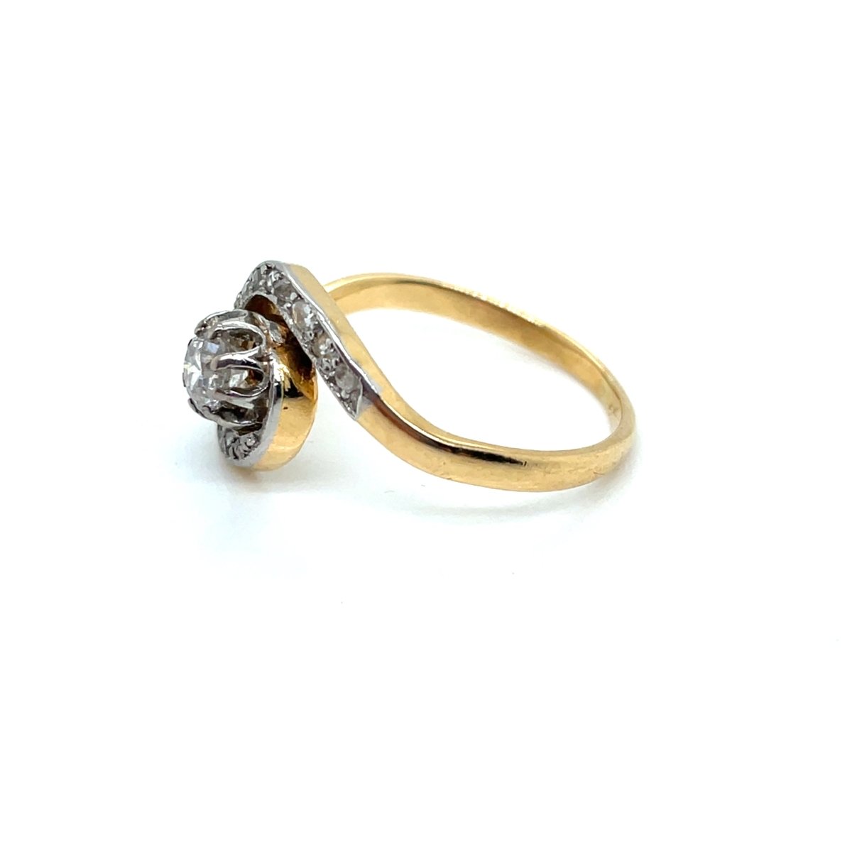 Bague tourbillon en ors de couleurs et diamants - Castafiore