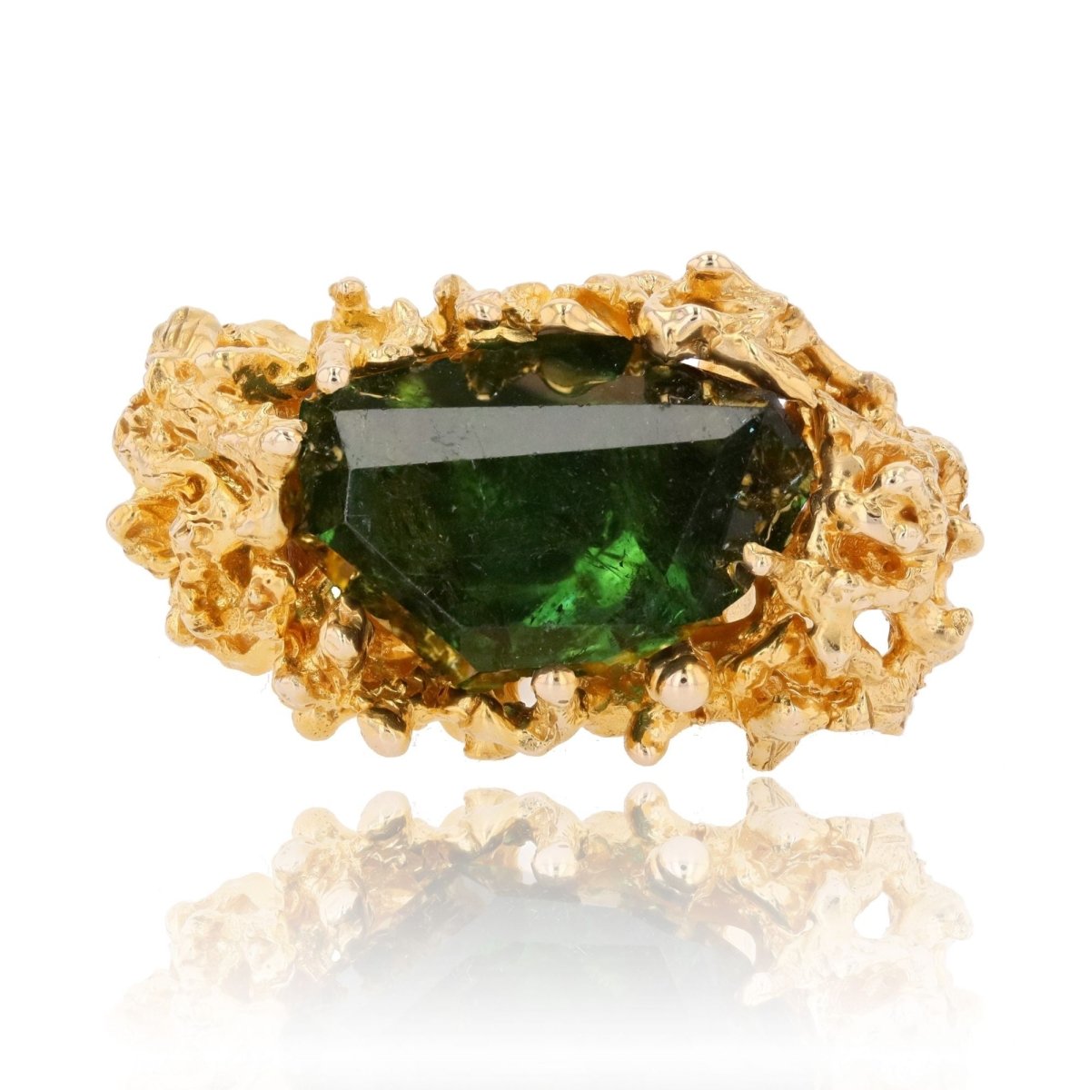 Ring raw tourmaline and textured gold
