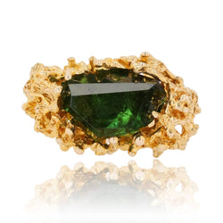 Ring raw tourmaline and textured gold