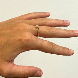 Bague triangle en or rose et diamants - Castafiore