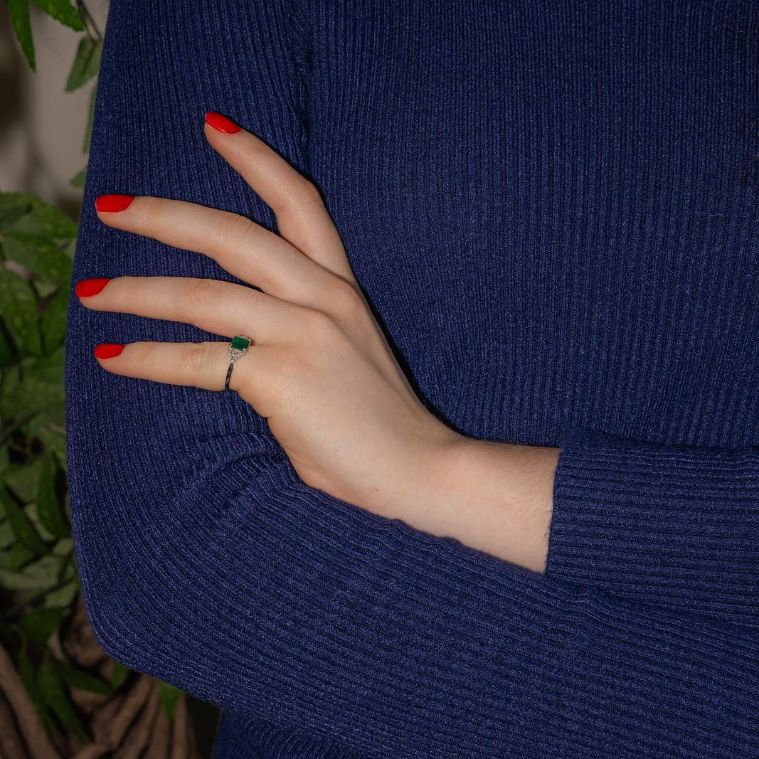 Bague Trilogie en or blanc, émeraude et diamants - Castafiore