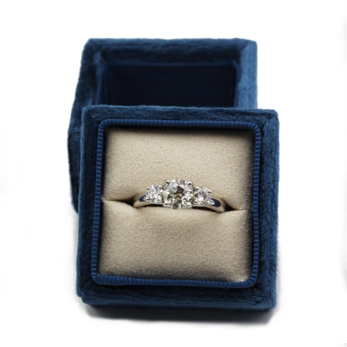 Bague Trilogie en or blanc et diamants - Castafiore