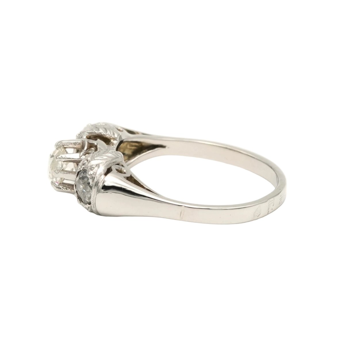 Bague Trilogie en or blanc et diamants - Castafiore