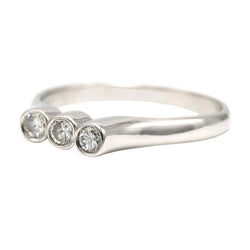 Bague Trilogie en or blanc et diamants - Castafiore