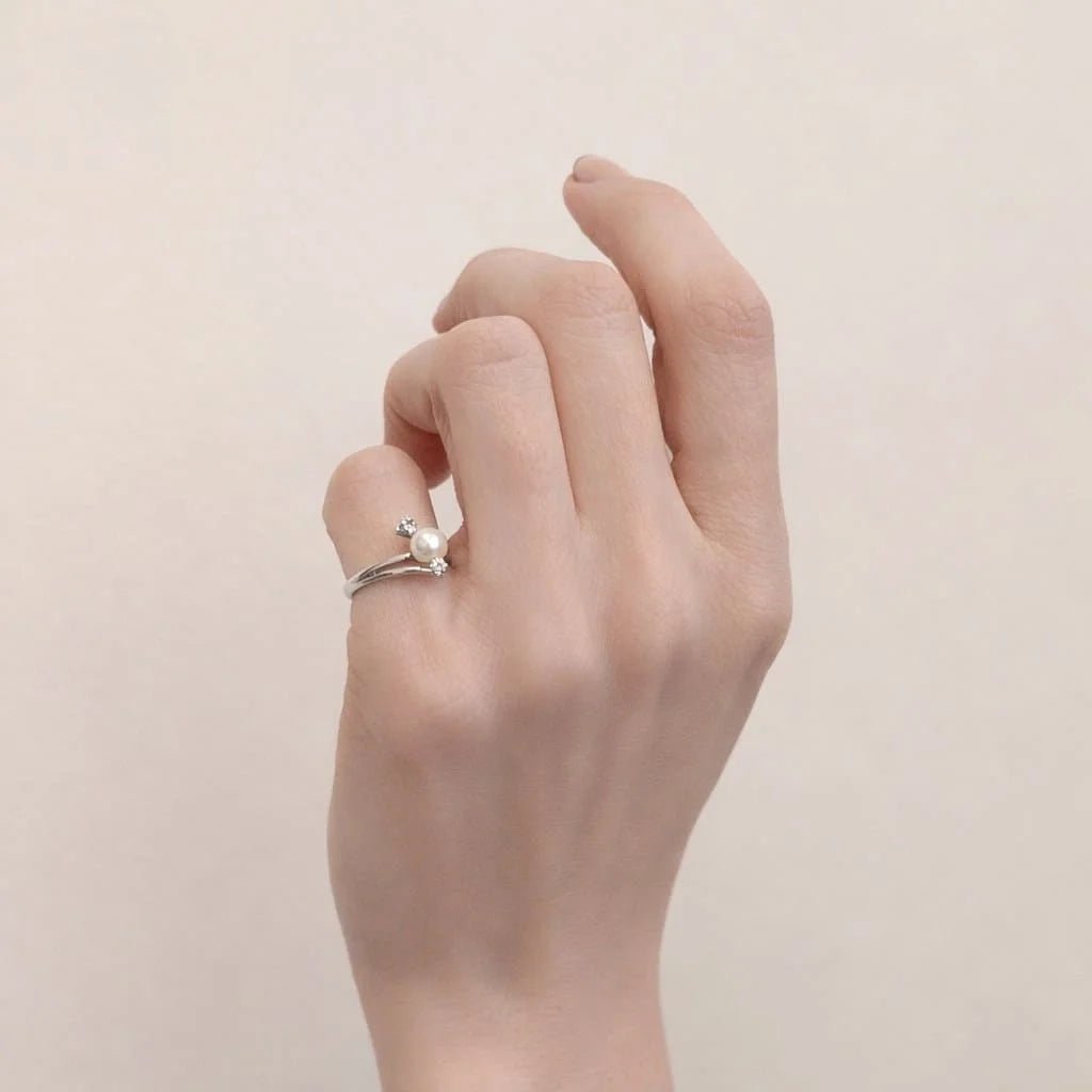 Bague Trilogie en or blanc, perle et diamants - Castafiore